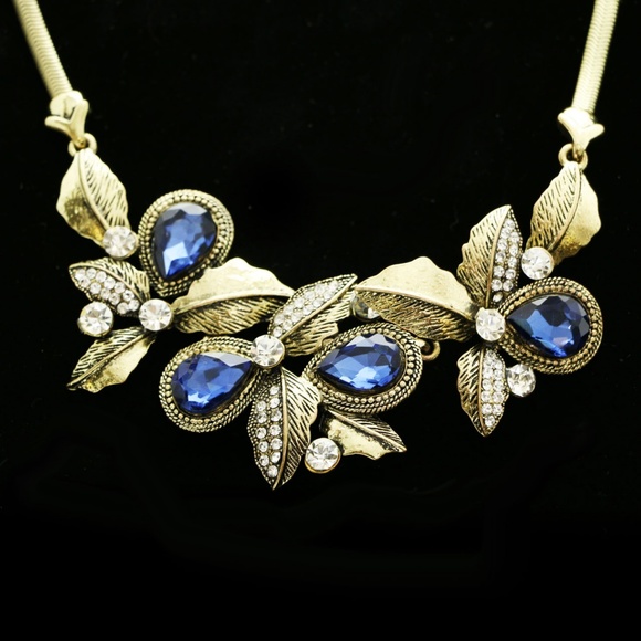 Luxury Crystal Flower Necklace Gold & Blue NWOT - Picture 3 of 4